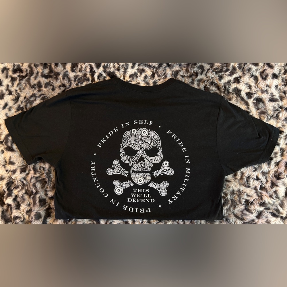 GRUNT STYLE T-shirt size medium paisley skull “ this we’ll defend”